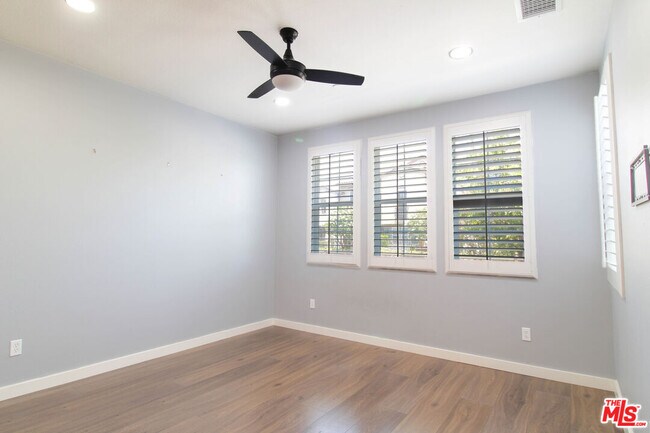 Foto del edificio - 28562 Herrera St