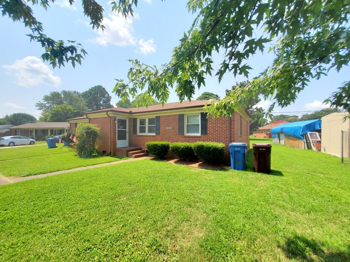 Primary Photo - 800-802 Hillwell Rd