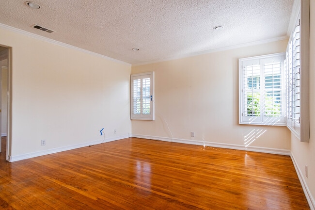Living room - 4240 Lafayette Pl