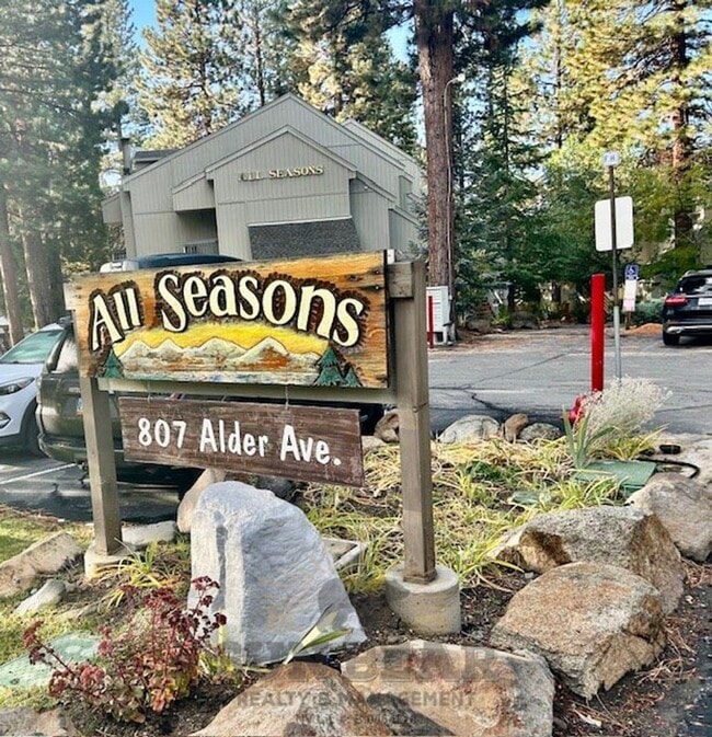 Foto del edificio - Adorable 2 Bedroom - 1 Dog Friendly upon approval!!! - Just Reduced!