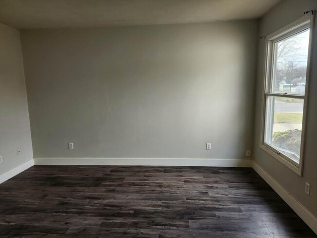 Building Photo - 1708 Tippecanoe Dr