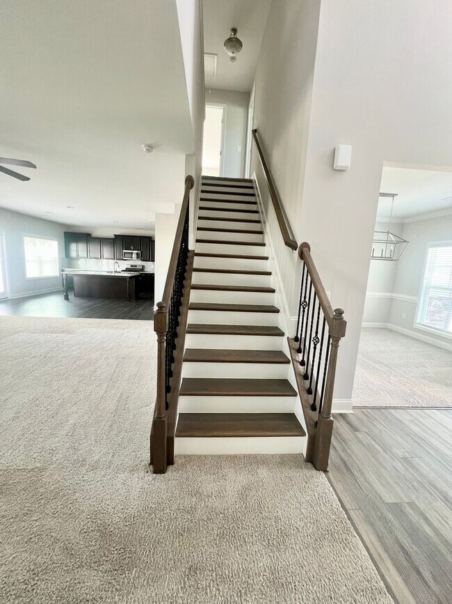Building Photo - Stunning 4BR 3BA Home in Colfax