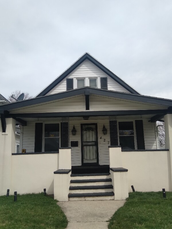 Primary Photo - 427 E Weber St