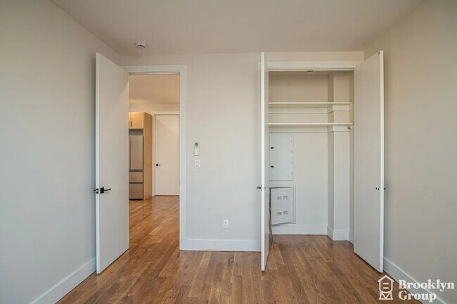 Building Photo - 714 5th Ave
