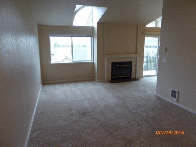 Foto del edificio - 3 Bed 2 Bath Condo in Factoria