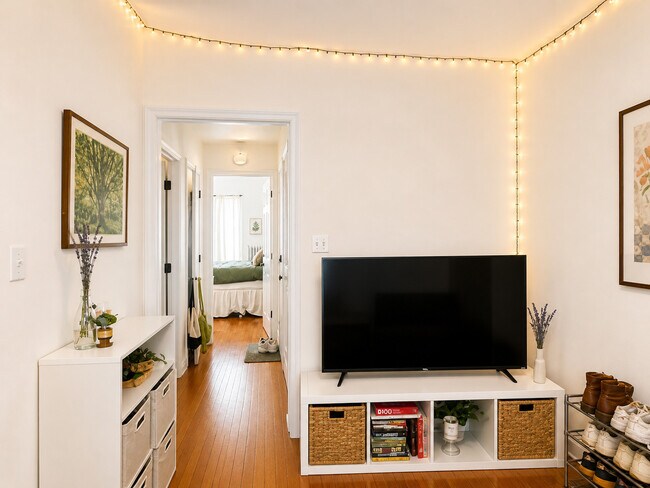 Foto del edificio - 685 1/2 W Wrightwood Ave