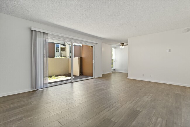 Building Photo - 435 Gateway Dr