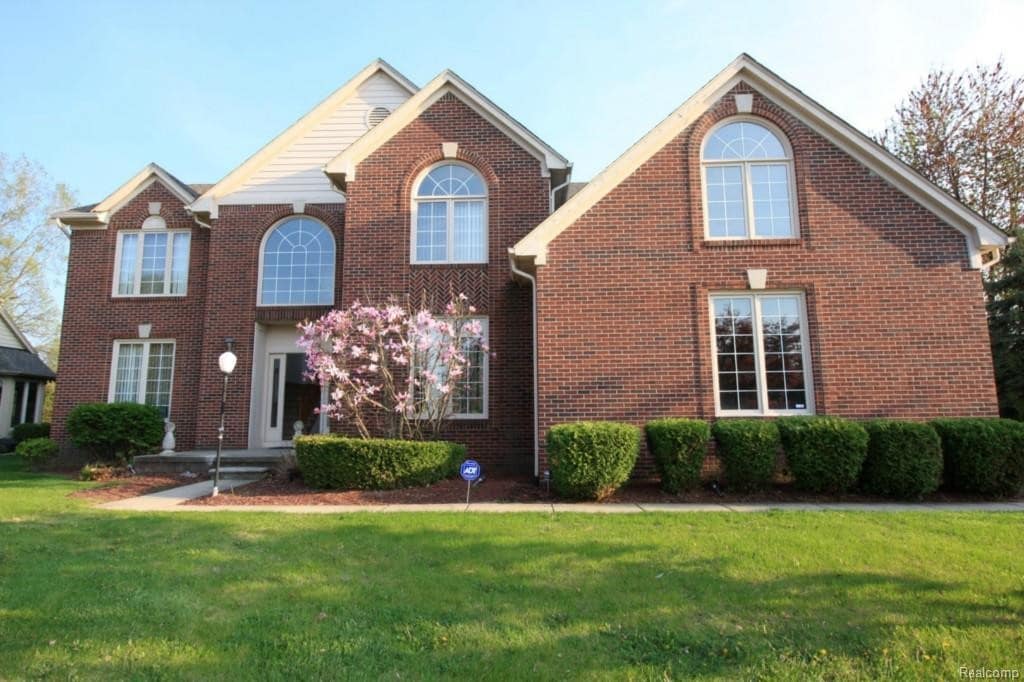 2036 Oakwood Dr, Troy, MI 48085 House Rental in Troy, MI