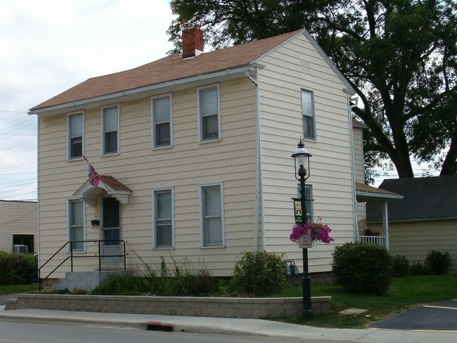 Building Photo - 87 W Waterloo St