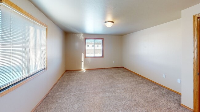 Building Photo - Crystal Springs Apartments