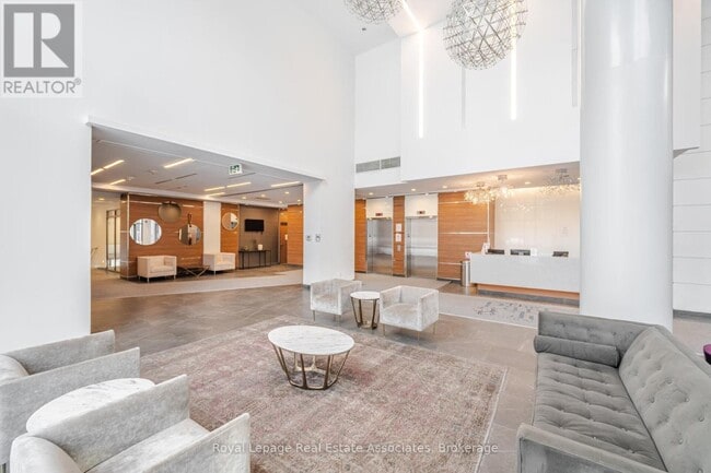 Building Photo - 56 Forest Manor Rd