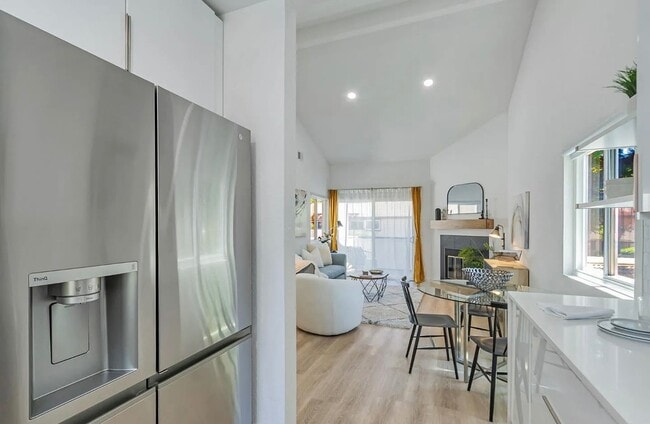 Building Photo - 1400 Bowe Ave