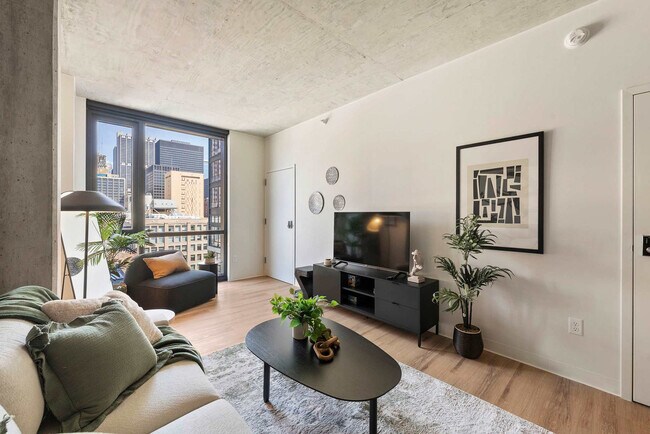 Building Photo - 633 S LaSalle St