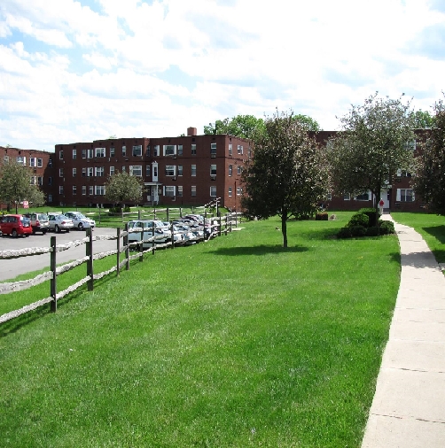 Building Photo - Beechwood Garden Apartments