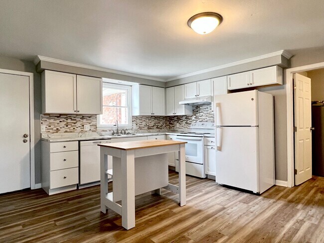 Foto del edificio - 1498 Edgewood Dr