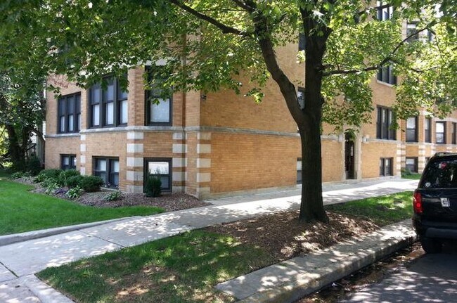 Building Photo - 4455 N Hamilton Ave