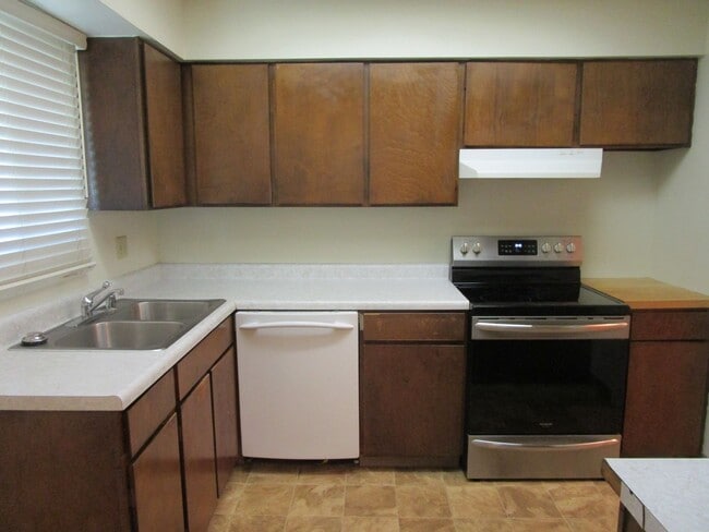 Building Photo - 2039 Barbour Dr