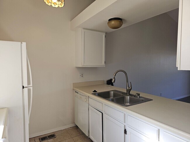 Photo - 3 Bedroom Raised Ranch Duplex with Garage Space Townhome