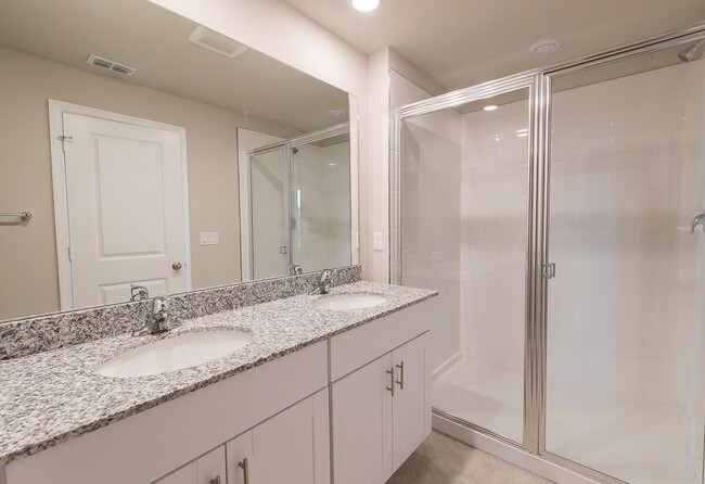 Building Photo - 5648 Mentmore Dr