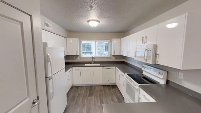 Building Photo - 2 BED 1 BATH APARTMENT FOR RENT IN OREM!!!