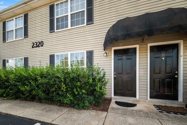 Foto del edificio - 2320 Willowbrook Dr