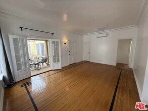 Building Photo - 157 N La Peer Dr