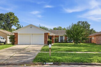Building Photo - 14230 Montaigne Dr