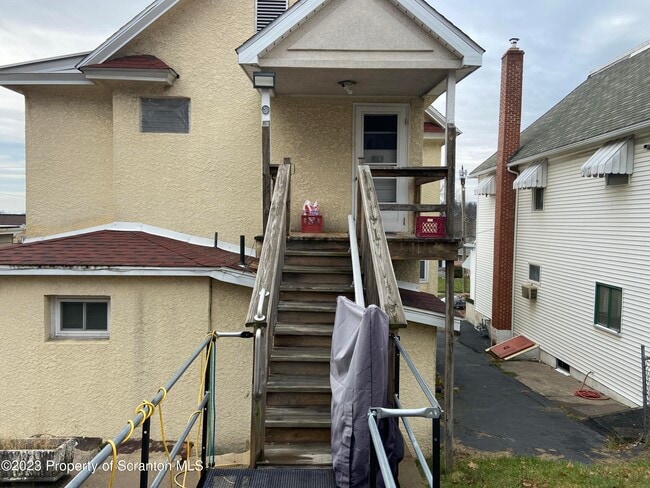 Building Photo - 551 Chestnut St