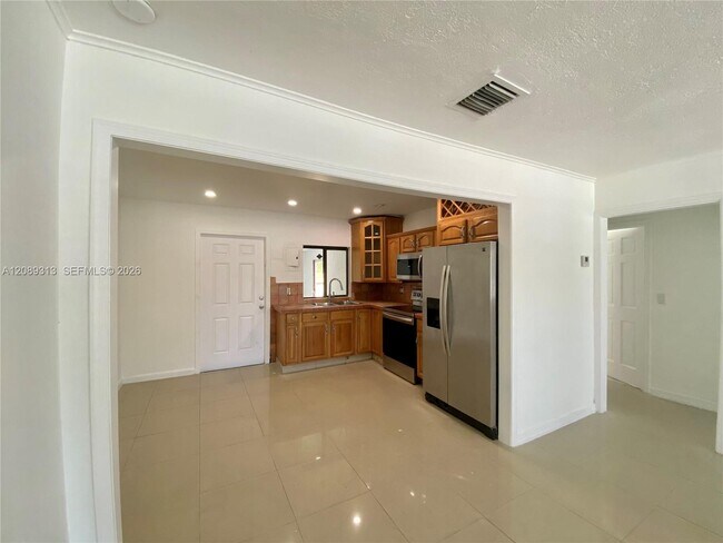 Foto del edificio - 13242 NE 16th Ave