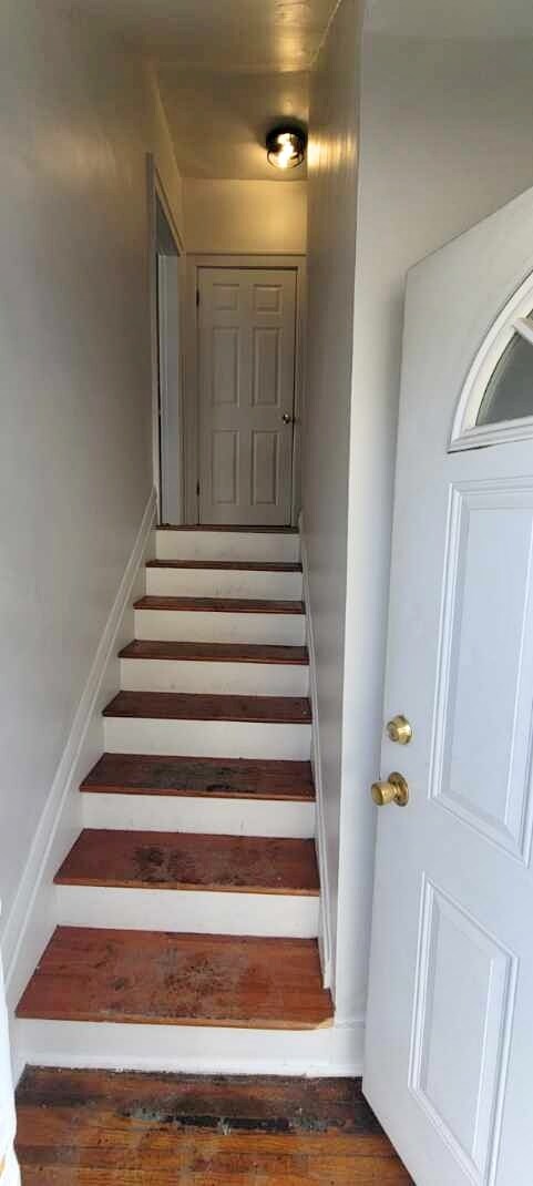 Welcome upstairs to 2212 B - 2212 Indianola Ave