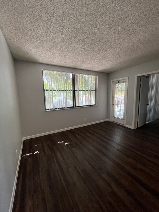 Foto del edificio - MOVE IN SPECIAL ONE BEDROOM ONE BATHROOM N...