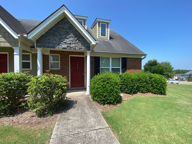 PRE-LEASING FOR AUGUST 2 2026! FENCED IN BACK YARD! 1/2 Off Deposit! - PRE-LEASING FOR AUGUST 2 2026! FENCED IN BACK YARD! 1/2 Off Deposit! House