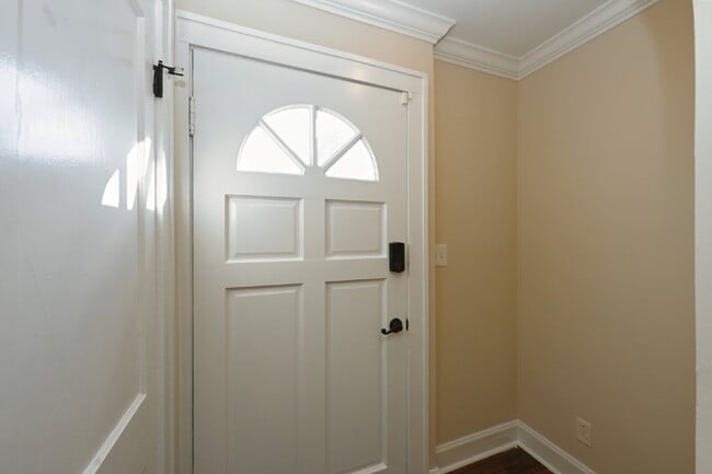 Photo - Sweet Cottage Charm with Updated Kitchen, Fenced Yard & Washer/Dryer Included Apartment