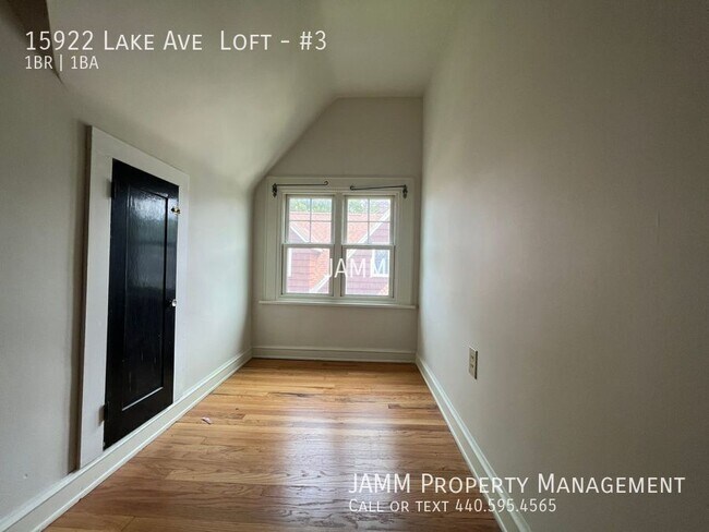 Foto del edificio - 15922 Lake Ave