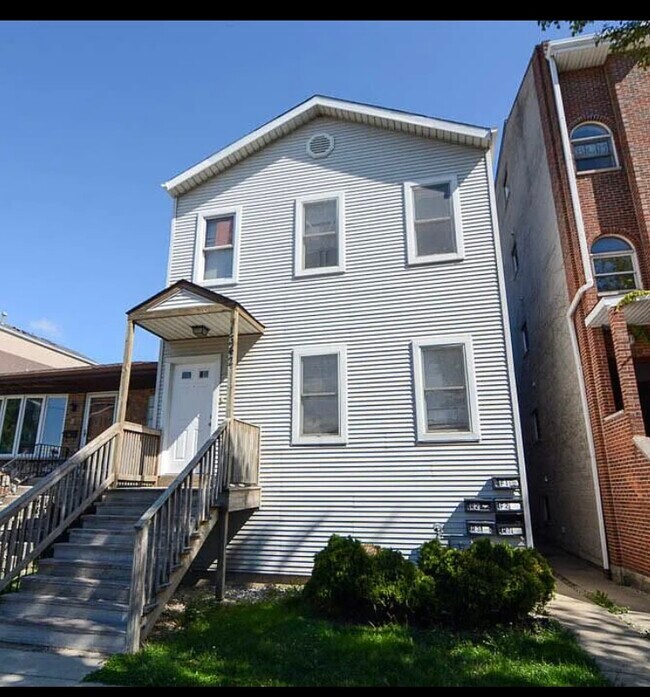 Building Photo - 1342 W Huron St