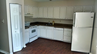 Building Photo - 2405 Walnut Ridge Dr