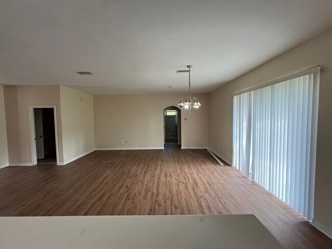 Foto del edificio - $1,650 ** 3 Bed / 2 Bath * Single Family Home