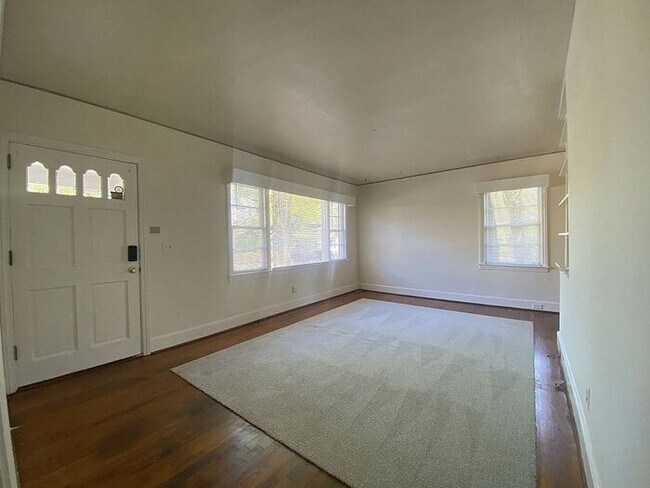 Building Photo - Shandon Area - 2-bedroom, 1-bath rental pr...