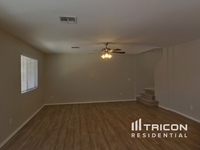 Foto del edificio - 40155 W Thornberry Ln
