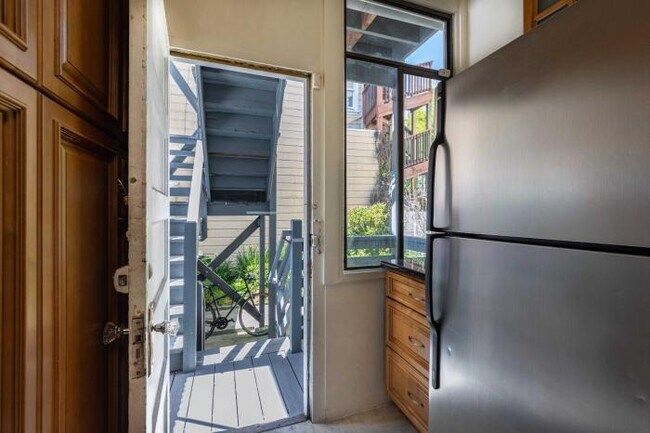 Building Photo - 3 bedroom in San Francisco CA 94103