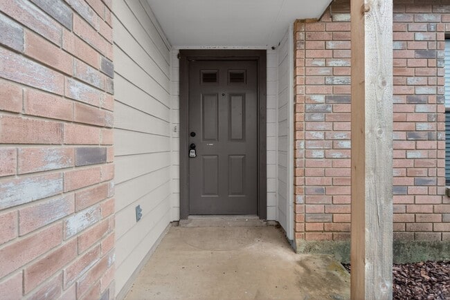 Building Photo - 9930 Trendwood