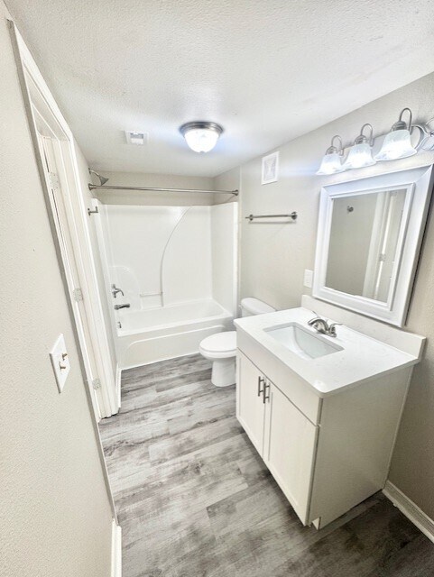 Building Photo - 601 Skyview Dr