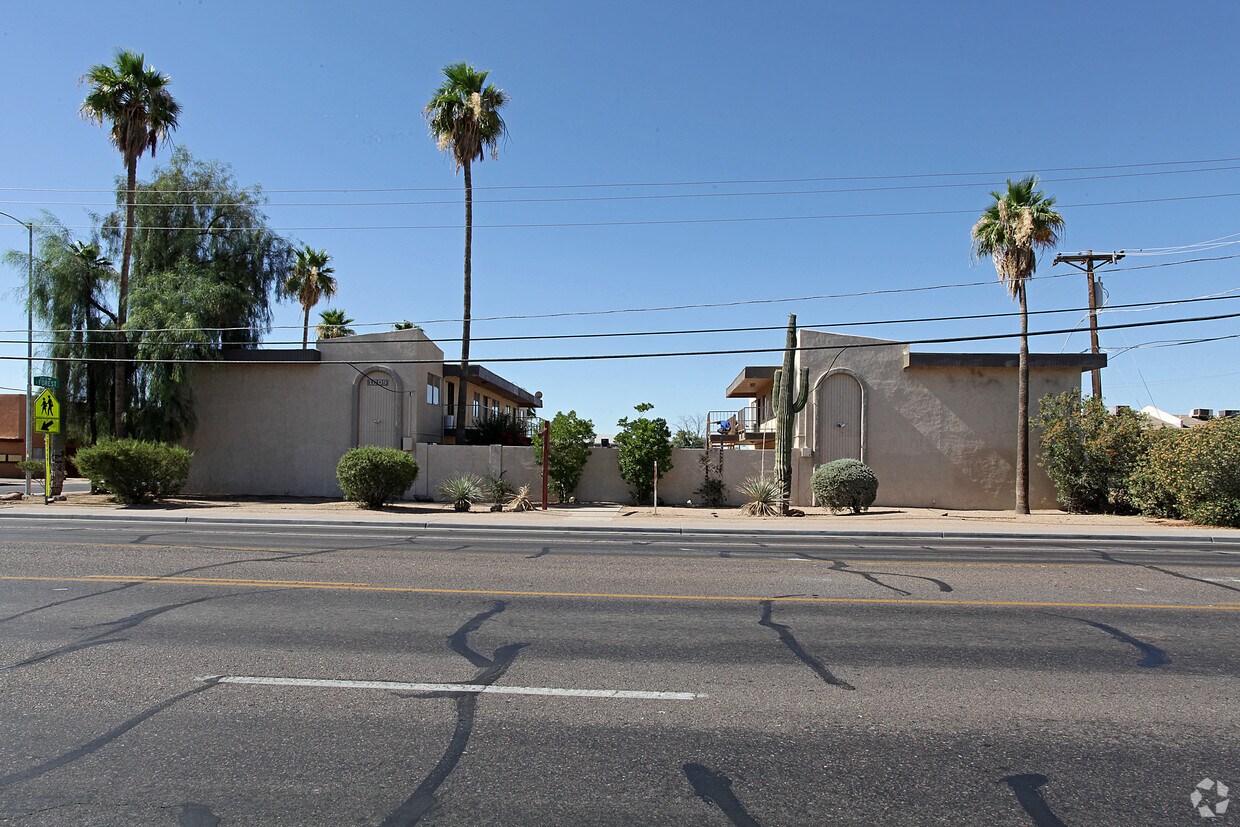 Foto principal - 1809 E Broadway Rd