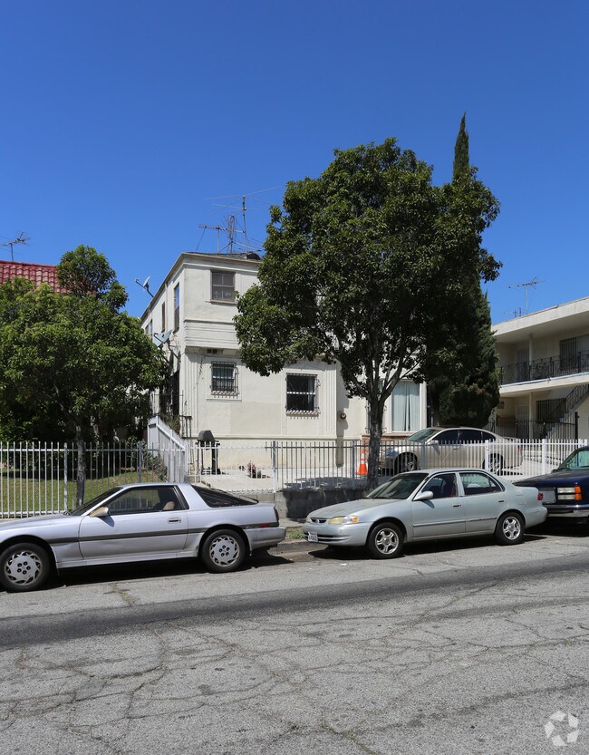 Foto del edificio - 923-925 N Ardmore Ave