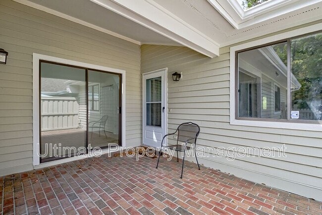 Building Photo - 6128 Inland Greens Dr