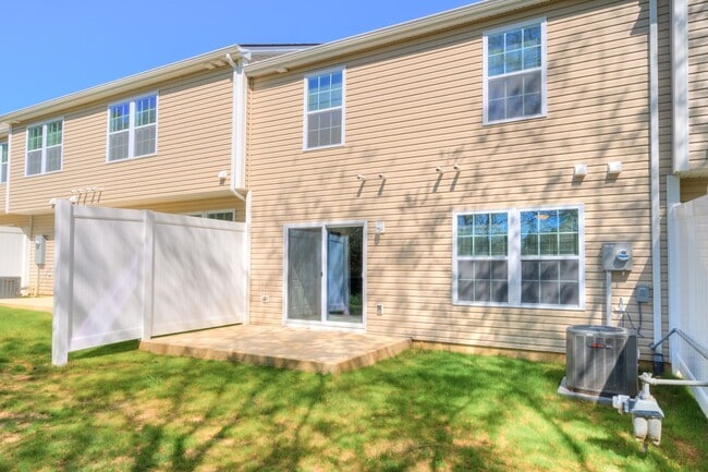 Foto del edificio - Available for the 2026-2027 lease term.