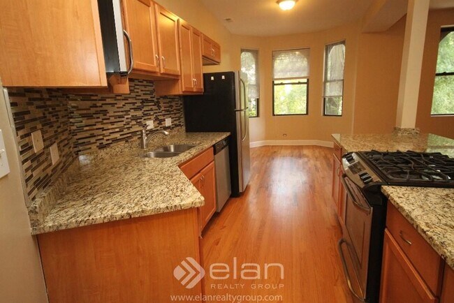 Building Photo - 3148 N Honore St