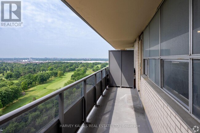 Building Photo - 2000 Sheppard Ave W