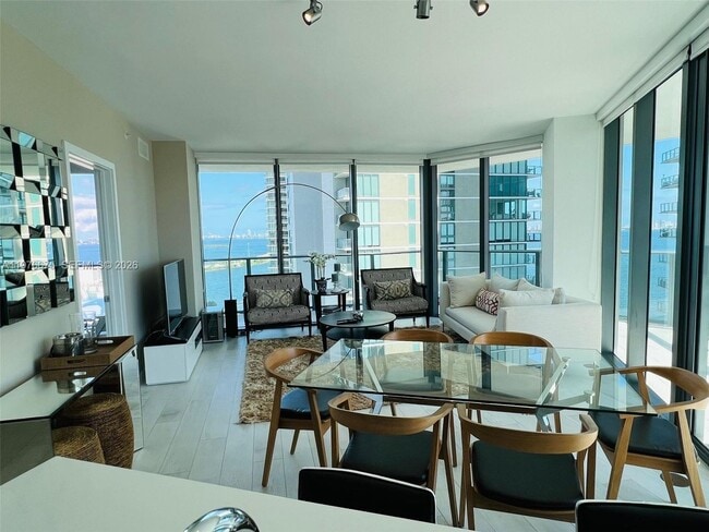 Foto del edificio - 501 NE 31st St