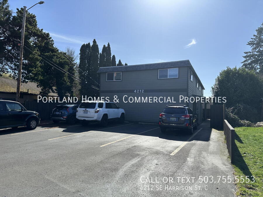 Foto principal - Recently Updated 2-Bd Milwaukie 4-Plex. Ne...